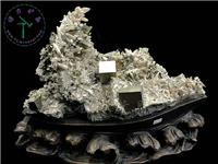 黃鐵礦+水晶（日本律雙晶），43x34x22cm-湖北大冶