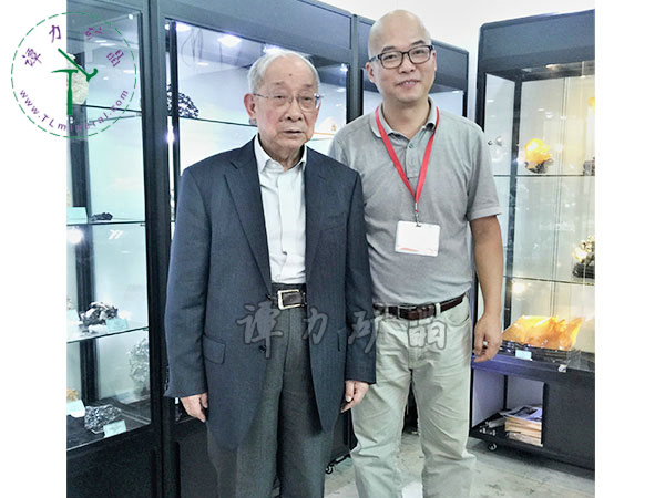 中國(guó)月球探測(cè)工程首席科學(xué)家，“嫦娥之父”-歐陽(yáng)自遠(yuǎn)院士（左）