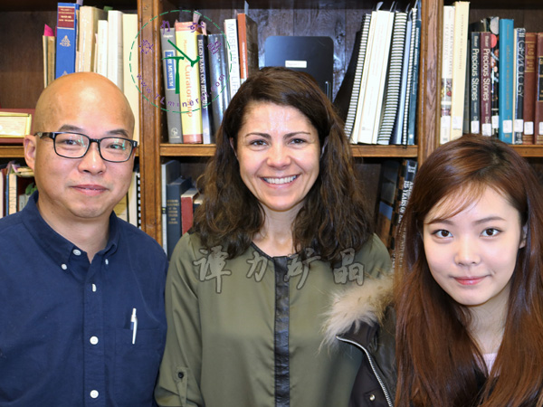 哈佛大學(xué)礦物博物館館長(zhǎng)（中）Raquel-Alonso-Perez拉奎爾·阿隆索·佩雷斯，譚力（左），譚格格（右）