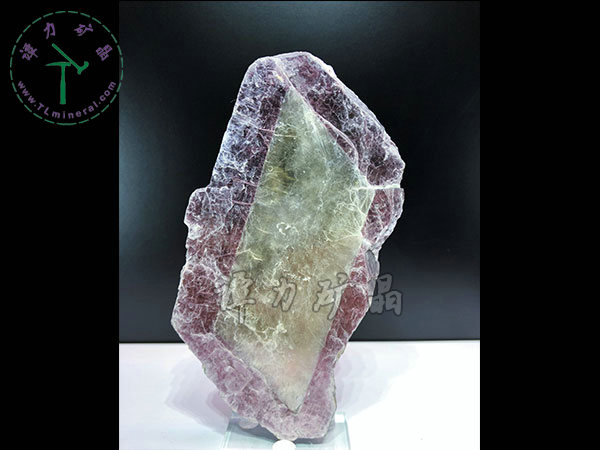 鋰云母附生白云母，巴西