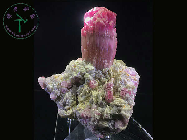 紅碧璽，阿富汗，21x17x12cm