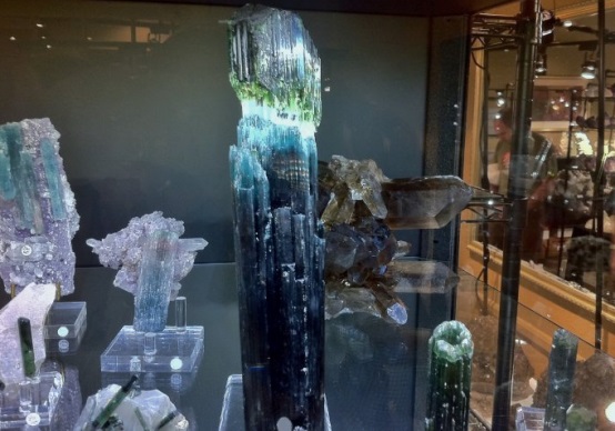 長(zhǎng)沙市譚力礦產(chǎn)品有限公司,長(zhǎng)沙礦產(chǎn)品銷售,工藝品銷售,鉆石飾品批發(fā)