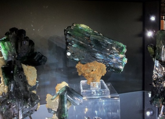 長(zhǎng)沙市譚力礦產(chǎn)品有限公司,長(zhǎng)沙礦產(chǎn)品銷(xiāo)售,工藝品銷(xiāo)售,鉆石飾品批發(fā)